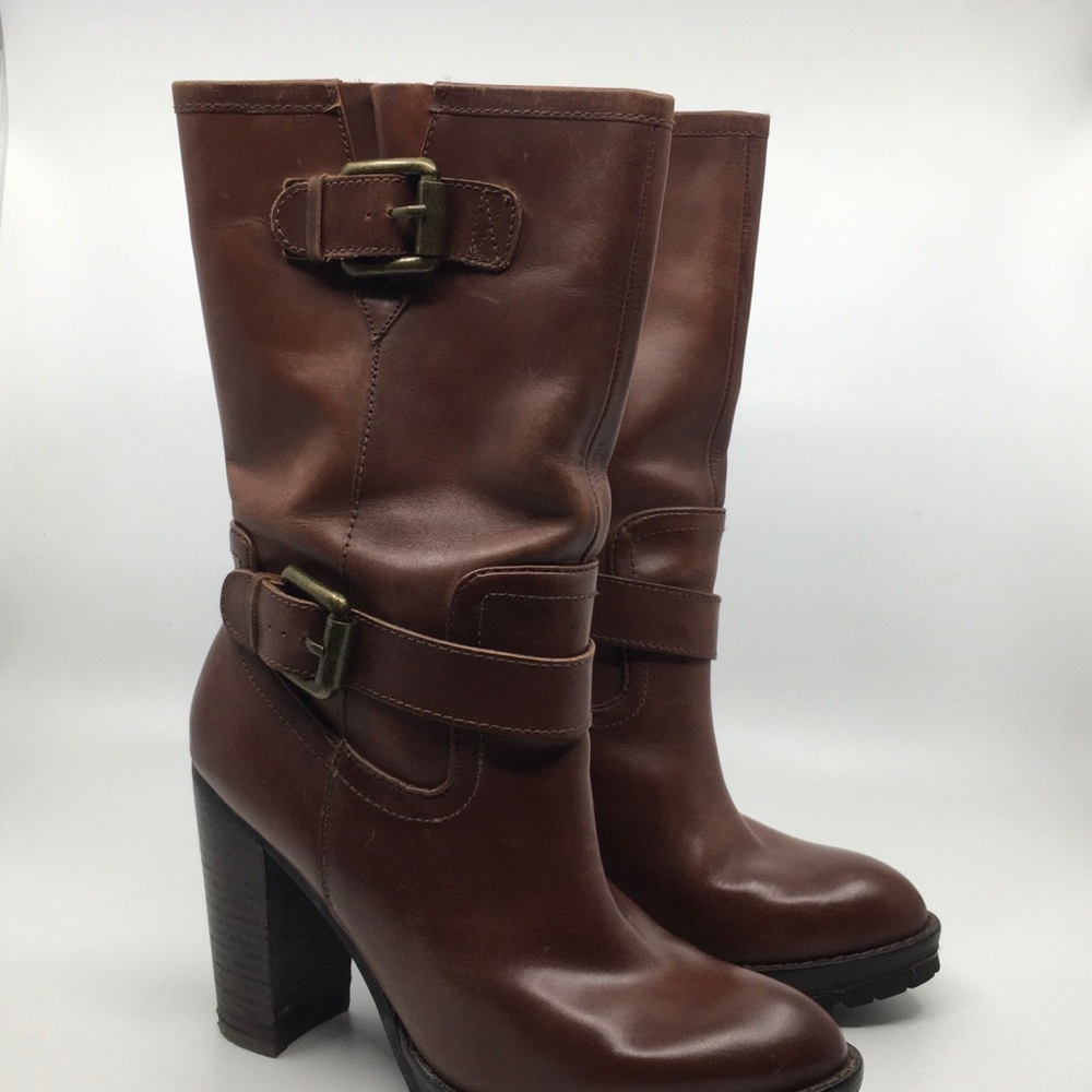 Beautiful Donald Pliner High heel Moto Boot Brown. Genuine leather. Size 8.5